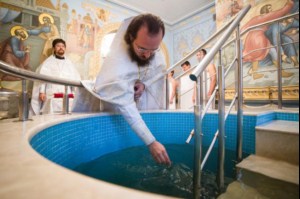 Крещальная Литургия в Свято-Троицком соборе Саратова