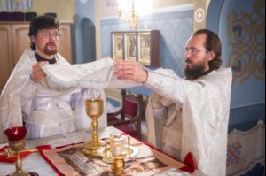 Крещальная Литургия в Свято-Троицком соборе Саратова
