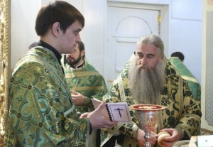 Божественная литургия в храме в честь Всех Святых, в земле Российской Просиявших г.Саратова