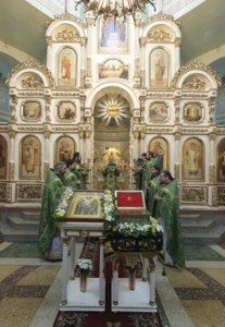 Божественная литургия в храме в честь Всех Святых, в земле Российской Просиявших г.Саратова