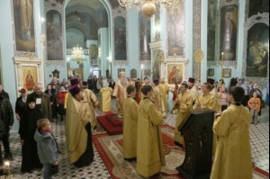 Всенощное бдение в Духосошественском кафедральном соборе Саратова