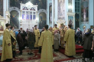 Всенощное бдение в Духосошественском кафедральном соборе Саратова