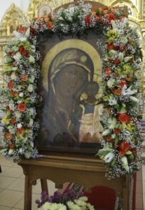 Божественная литургия в храме в честь Казанской иконы Божией Матери Саратова