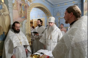 Крещальная литургия в Свято-Троицком соборе Саратова