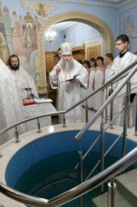 Крещальная литургия в Свято-Троицком соборе Саратова