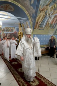 Крещальная литургия в Свято-Троицком соборе Саратова