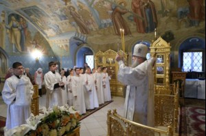 Крещальная литургия в Свято-Троицком соборе Саратова
