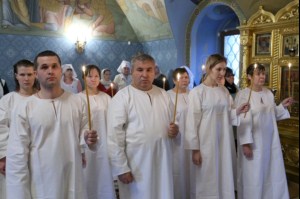 Крещальная литургия в Свято-Троицком соборе Саратова