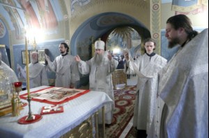 Крещальная литургия в Свято-Троицком соборе Саратова