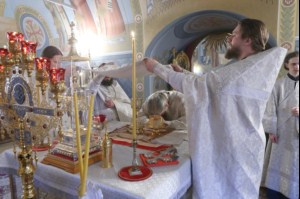 Крещальная литургия в Свято-Троицком соборе Саратова