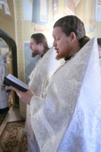 Крещальная литургия в Свято-Троицком соборе Саратова