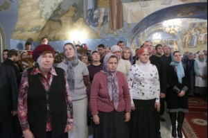 Крещальная литургия в Свято-Троицком соборе Саратова
