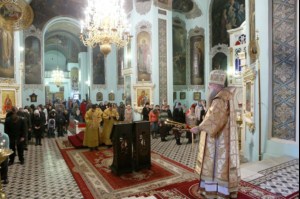 Божественная литургия в Духосошественском кафедральном соборе Саратова