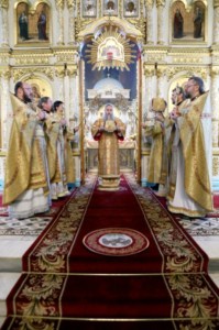 Божественная литургия в Духосошественском кафедральном соборе Саратова