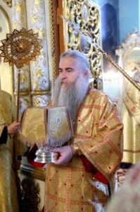 Божественная литургия в Духосошественском кафедральном соборе Саратова