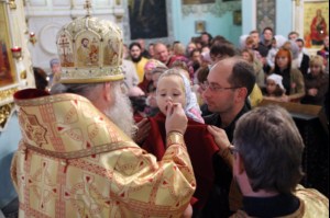 Божественная литургия в Духосошественском кафедральном соборе Саратова
