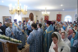 Божественная литургия в храме в честь иконы Божией Матери «Скоропослушница» пос. Шиханы-1