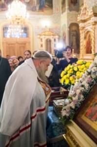 В Саратов принесены мощи святителя Спиридона Тримифунтского и святителя Луки, архиепископа Крымского