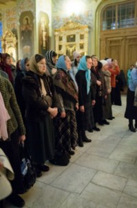 В Саратов принесены мощи святителя Спиридона Тримифунтского и святителя Луки, архиепископа Крымского