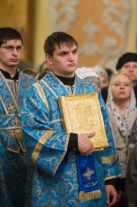 В Саратов принесены мощи святителя Спиридона Тримифунтского и святителя Луки, архиепископа Крымского