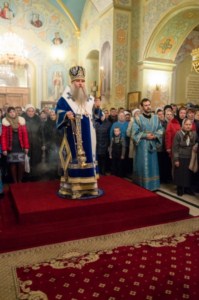 В Саратов принесены мощи святителя Спиридона Тримифунтского и святителя Луки, архиепископа Крымского