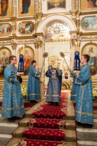 В Саратов принесены мощи святителя Спиридона Тримифунтского и святителя Луки, архиепископа Крымского
