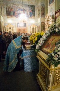 В Саратов принесены мощи святителя Спиридона Тримифунтского и святителя Луки, архиепископа Крымского