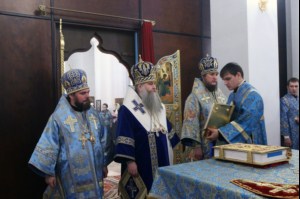 Божественная литургия в Свято-Алексиевском женском монастыре Саратова