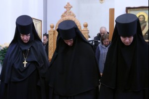 Божественная литургия в Свято-Алексиевском женском монастыре Саратова