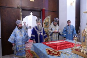 Божественная литургия в Свято-Алексиевском женском монастыре Саратова