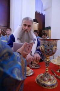 Божественная литургия в Свято-Алексиевском женском монастыре Саратова