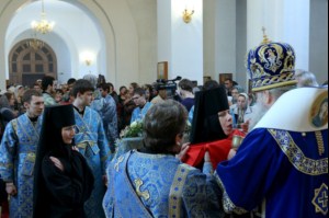 Божественная литургия в Свято-Алексиевском женском монастыре Саратова