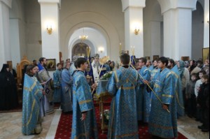 Божественная литургия в Свято-Алексиевском женском монастыре Саратова