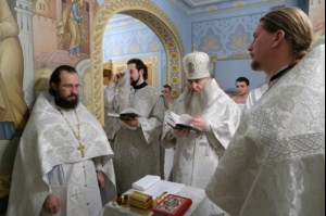 Крещальная литургия в Свято-Троицком соборе Саратова