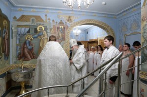 Крещальная литургия в Свято-Троицком соборе Саратова