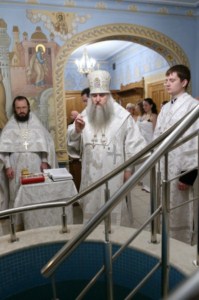 Крещальная литургия в Свято-Троицком соборе Саратова