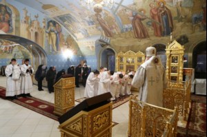 Крещальная литургия в Свято-Троицком соборе Саратова