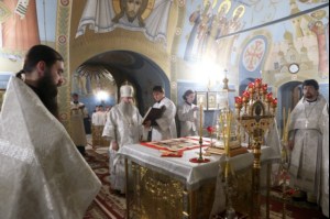 Крещальная литургия в Свято-Троицком соборе Саратова