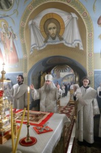 Крещальная литургия в Свято-Троицком соборе Саратова