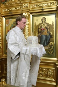 Крещальная литургия в Свято-Троицком соборе Саратова