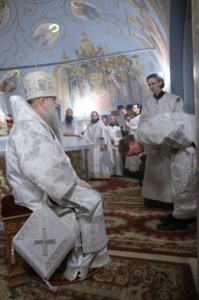 Крещальная литургия в Свято-Троицком соборе Саратова