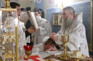 Крещальная литургия в Свято-Троицком соборе Саратова