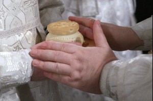 Крещальная литургия в Свято-Троицком соборе Саратова