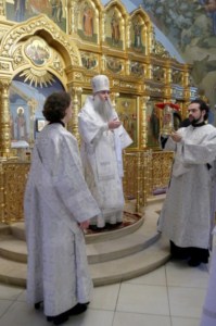 Крещальная литургия в Свято-Троицком соборе Саратова