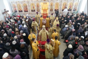 Первая Божественная литургия в Петропавловском храме Аткарска