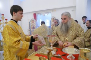 Первая Божественная литургия в Петропавловском храме Аткарска