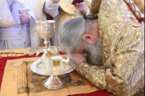 Первая Божественная литургия в Петропавловском храме Аткарска