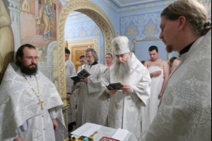 Царские часы, Изобразительны, Великая вечерня и Крещальная литургия в Свято-Троицком соборе Саратова