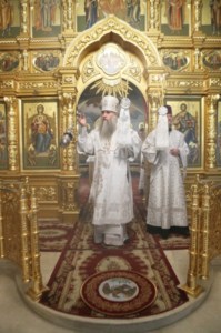 Царские часы, Изобразительны, Великая вечерня и Крещальная литургия в Свято-Троицком соборе Саратова