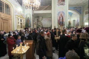 Великая Рождественская вечерня в храме в честь Покрова Божией Матери Саратова